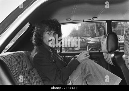 Die Beatles, George Harrison auf dem Rücksitz eines Autos Stockfoto