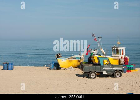 Fischerhafen in Piaski an der Weichsel Spit, Polen. Fischer, die vom Fischfang zurückkehren. Ostsee. Stockfoto