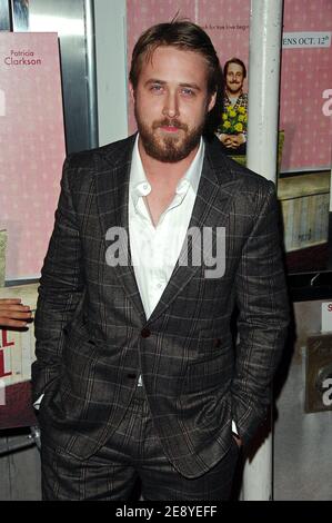 Schauspieler Ryan Gosling nimmt am 3. Oktober 2007 an der Premiere von "Lars and the Real Girl" im Pariser Theater in New York City, NY, USA Teil. Foto von Gregorio Binuya/ABACAPRESS.COM Stockfoto