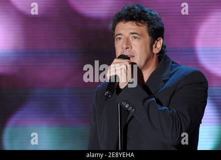 Der französische Sänger Patrick Bruel tritt am 3. Oktober 2007 bei der Aufnahme von Michel Druckers Talkshow "Vivement Dimanche" im Studio Gabriel in Paris auf. Die Show ist der französischen Justizministerin Rachida Dati gewidmet und wird am 7. Oktober 2007 ausgestrahlt. Foto von Christophe Guibbaud/ABACAPRESS.COM Stockfoto