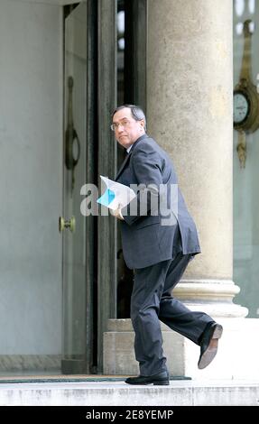 Der Generalsekretär der Elysee Claude Gueant kommt am 3. Oktober 2007 im Elysee-Palast in Paris an. Foto von Bernard Bisson/ABACAPRESS.COM Stockfoto