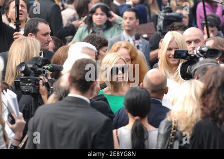 Victoria Beckham nimmt an der Präsentation der Chanel Spring-Summer 2008 Ready-to-Wear Kollektion Teil, die am 5. Oktober 2007 im Grand Palais in Paris, Frankreich, stattfand. Foto von Khayat-Nebinger-Orban-Taamallah/ABACAPRESS.COM Stockfoto