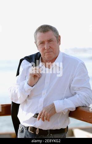 Der britische Schauspieler John Nettles posiert während der 23. MIPCOM 2007 (International Film and Program Market for TV, Video, Cable and Satellite) am 9. Oktober 2007 in Cannes, Frankreich. Foto von Giancarlo Gorassini/ABACAPRESS.COM Stockfoto