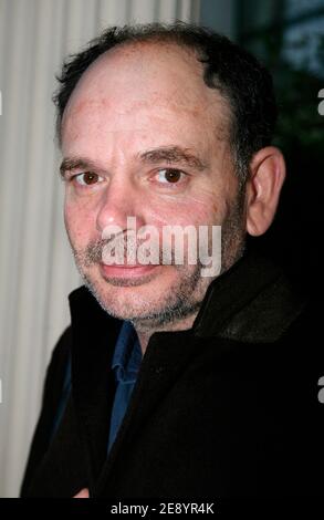 EXKLUSIV. Schauspieler Jean-Pierre Darroussin hinterlässt die Aufnahme des französischen Fernsehprogramms "Vivement Dimanche", das am 17. Oktober 2007 im Studio Gabriel in Paris, Frankreich, stattfand. Foto von Denis Guignebourg/ABACAPRESS.COM Stockfoto