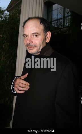 EXKLUSIV. Schauspieler Jean-Pierre Darroussin hinterlässt die Aufnahme des französischen Fernsehprogramms "Vivement Dimanche", das am 17. Oktober 2007 im Studio Gabriel in Paris, Frankreich, stattfand. Foto von Denis Guignebourg/ABACAPRESS.COM Stockfoto