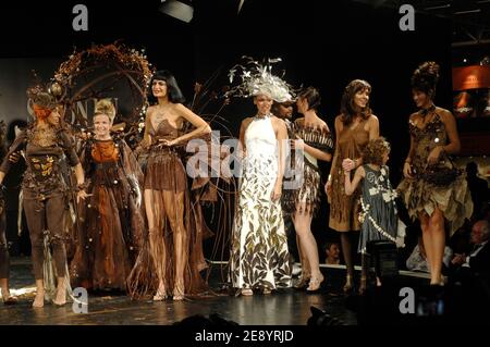 Eröffnungsschau des 13. 'Salon du Chocolat' am Porte de Versailles in Paris, Frankreich, 18. Oktober 2007. Foto von Gorassini-Khayat/ABACAPRESS.COM Stockfoto