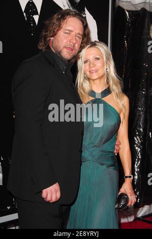 Der Schauspieler Russell Crowe und seine Frau Danielle Spencer besuchen am 19. Oktober 2007 die Uraufführung von 'American Gangster' im Apollo Theater in New York City, NY, USA. Foto von Gregorio Binuya/ABACAPRESS.COM Stockfoto