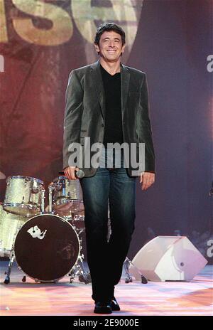 Der französische Sänger Patrick Bruel spielt live im Zenith während der TV-Show "La fete de la chanson Francaise" in Paris, Frankreich, am 12. Januar 2007. Foto von Mauricio Sacco/ABACAPRESS.COM Stockfoto