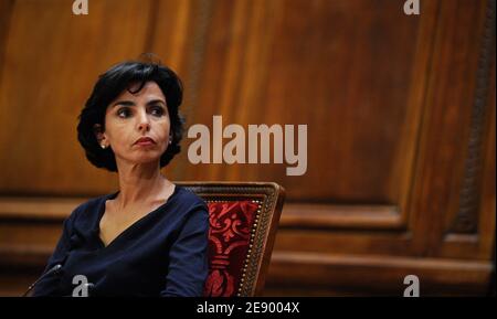 Justizministerin Rachida Dati nimmt am 31. Oktober 2007 an der Eröffnungszeremonie des 51. Internationalen Juristenkongresses im großen Amphitheater der Sorbonne der Pariser Universität Teil. Foto von Christophe Guibbaud/ABACAPRESS.COM Stockfoto