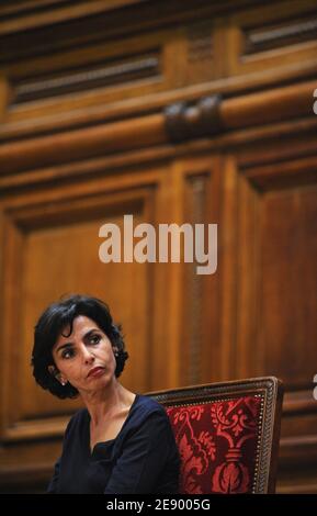 Justizministerin Rachida Dati nimmt am 31. Oktober 2007 an der Eröffnungszeremonie des 51. Internationalen Juristenkongresses im großen Amphitheater der Sorbonne der Pariser Universität Teil. Foto von Christophe Guibbaud/ABACAPRESS.COM Stockfoto