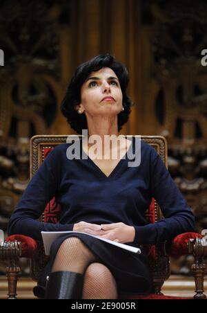 Justizministerin Rachida Dati nimmt am 31. Oktober 2007 an der Eröffnungszeremonie des 51. Internationalen Juristenkongresses im großen Amphitheater der Sorbonne der Pariser Universität Teil. Foto von Christophe Guibbaud/ABACAPRESS.COM Stockfoto