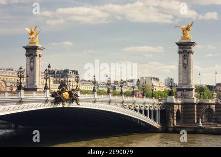 Alexanders dritte Brücke in Paris an einem Frühlingstag Stockfoto