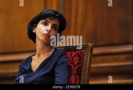 Justizministerin Rachida Dati nimmt am 31. Oktober 2007 an der Eröffnungszeremonie des 51. Internationalen Juristenkongresses im großen Amphitheater der Sorbonne der Pariser Universität Teil. Foto von Christophe Guibbaud/ABACAPRESS.COM Stockfoto