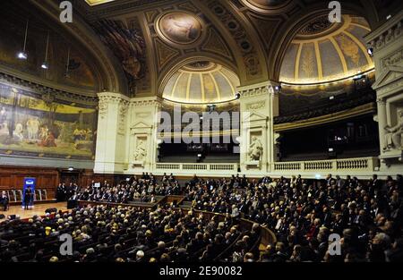 Justizministerin Rachida Dati hält am 31. Oktober 2007 eine Rede während der Eröffnungszeremonie des 51. Internationalen Juristenkongresses im Amphitheater der großen Sorbonne der Pariser Universität. Foto von Christophe Guibbaud/ABACAPRESS.COM Stockfoto