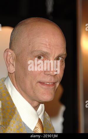 John Malkovich nimmt an der 'Beowulf'-Premiere Teil, die am 5. November 2007 im Westwood Village Theatre in Los Angeles, CA, USA, stattfand. Foto von Lionel Hahn/ABACAPRESS.COM Stockfoto