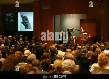 Auguste Rodins Skulptur 'Le Penseur' wurde am 7. November 2007 im Rahmen eines Impressionist & Modern Art Evening Sale bei Sotheby's in New York City, USA, für einen Betrag von 3,065,000 USD versteigert. Unter den 56 verkauften Partien für insgesamt 269,741,600 USD befanden sich Paul Gauguins Gemälde "Te Poipoi" (der Morgen) (39,241,000 USD), Pablo Picassos Skulptur "Tete de Femme (Dora Maar)" (29,161,000 USD) und Claude Monets Gemälde "Le Palais Dario" (10,401,000 USD). Foto von ABACAPRESS.COM Stockfoto