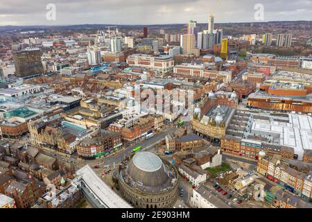 Luftaufnahme des berühmten Leeds Corn Exchange ein viktorianisches Gebäude in West Yorkshire, England, das von Cuthbert Brodrick entworfen wurde, aufgenommen auf einem Su Stockfoto