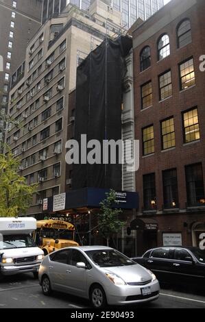 Bauherren haben am 9. November 2007 Sir Paul McCartneys Stadthaus in Manhattan in New York City, NY, USA renoviert, als sich herausstellte, dass der Vater der US-Millionärin, die er küssen sollte, einmal beschuldigt wurde, mit der Mafia in Verbindung zu stehen. Der ehemalige Beatle genießt eine Freundschaft mit der Frau der Rechtsanwältin Nancy Stewell. Foto von CAU-Guerin/ABACAPRESS.COM Stockfoto