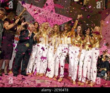 Victoria's Secret Angels Models Heidi Klum, Adriana Lima, Alessandra Ambrosio, Izabel Goulart, Selita Ebanks, Karolina Kurkova werden am 13. November 2007 vom Hollywood-Ehrenbürgermeister Johnny Grant (l) mit dem "Award of Excellence"-Star vor dem Kodak Theater am Hollywood Boulevard in Los Angeles, CA, USA geehrt. Foto von Lionel Hahn/ABACAPRESS.COM Stockfoto