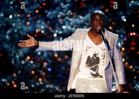 Seal tritt zum ersten Mal mit seiner Frau Heidi Klum während der Victoria's Secret 25th Anniversary Fashion Show auf, die am 15. November 2007 im Kodak Theater am Hollywood Boulevard in Los Angeles, CA, USA, stattfand. Foto von Lionel Hahn/ABACAPRESS.COM Stockfoto