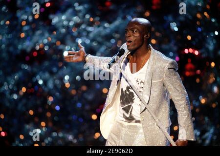 Seal tritt zum ersten Mal mit seiner Frau Heidi Klum während der Victoria's Secret 25th Anniversary Fashion Show auf, die am 15. November 2007 im Kodak Theater am Hollywood Boulevard in Los Angeles, CA, USA, stattfand. Foto von Lionel Hahn/ABACAPRESS.COM Stockfoto