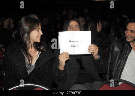 Die französische Schauspielerin Charlotte Gainsbourg und ihr Ehemann Yvan Attal nehmen am 17. November 2007 an der Abschlussfeier des 8. Filmfestivals Musik und Kino in Auxerre, Frankreich, Teil. Foto von Giancarlo Gorassini/ABACAPRESS.COM Stockfoto