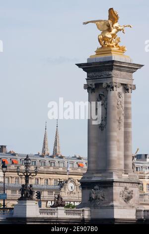 Alexanders dritte Brücke in Paris an einem Frühlingstag Stockfoto