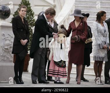 Die königliche Familie (l tp r) Prinzessin Charlotte Casiraghi, Prinz Ernst-August von Hannover, Prinzessin Alexandra und ihre Mutter Prinzessin Caroline und Prinzessinnen Stephanie werden während der offiziellen Zeremonie im Palast in Monte-Carlo, Monaco am 19. November 2007 gesehen. Foto von Alain Benainous/Pool/ABACAPRESS.COM Stockfoto