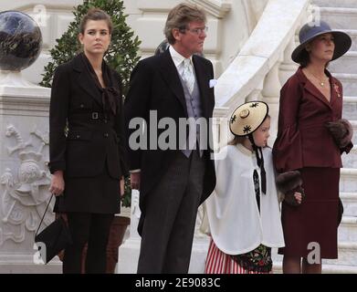 Die königliche Familie (l tp r) Prinzessin Charlotte Casiraghi, Prinz Ernst-August von Hannover, Prinzessin Alexandra und ihre Mutter Prinzessin Caroline werden während der offiziellen Zeremonie im Palast in Monte-Carlo, Monaco am 19. November 2007 gesehen. Foto von Alain Benainous/Pool/ABACAPRESS.COM Stockfoto