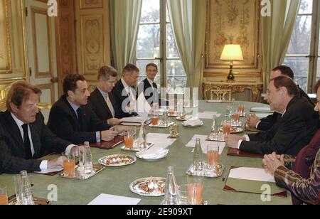 Präsident Nicolas Sarkozy empfängt am 23. November 2007 den EU-Außenpolitikchef Javier Solana im Elysee-Palast in Paris. Solana erklärte gestern, dass er sich am 30. November in London mit dem iranischen Top-Atomverhandler Saeed Jalili treffen werde. Foto von Giancarlo Gorassini/ABACAPRESS.COM Stockfoto