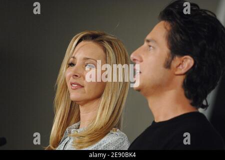 Lisa Kudrow und Zach Braff nehmen an den Nominierungen für den Spirit Award 2008 Teil, die am 27. November 2007 im Sofitel Hotel in Los Angeles, CA, USA, ausgetragen werden. Foto von Lionel Hahn/ABACAPRESS.COM Stockfoto