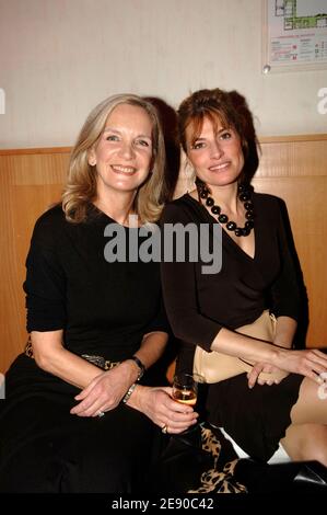 Marie-Christine Adam und Christine Lemler nehmen am 28. November 2007 an der "Nuit des Medias"-Party an der Ecole Militaire in Paris, Frankreich, Teil. Foto von Giancarlo Gorassini/ABACAPRESS.COM Stockfoto