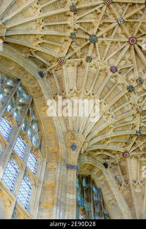 Wunderschöne Ventilatorgewölbe an der Decke der Sherborne Abbey, Sherborne, Dorset, Großbritannien Stockfoto