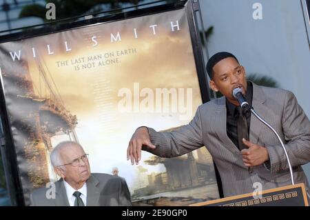 Will Smith Fuß- und Handprint-Zeremonie im Grauman's Chinese Theatre in Hollywood. Los Angeles, CA, USA, 10. Dezember 2007. Foto von Lionel Hahn/ABACAPRESS.COM Stockfoto