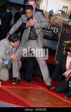 Will Smith Fuß- und Handprint-Zeremonie im Grauman's Chinese Theatre in Hollywood. Los Angeles, CA, USA, 10. Dezember 2007. Foto von Lionel Hahn/ABACAPRESS.COM Stockfoto