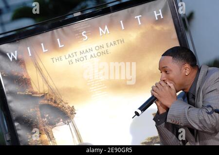 Will Smith Fuß- und Handprint-Zeremonie im Grauman's Chinese Theatre in Hollywood. Los Angeles, CA, USA, 10. Dezember 2007. Foto von Lionel Hahn/ABACAPRESS.COM Stockfoto