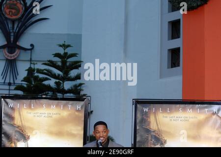 Will Smith Fuß- und Handprint-Zeremonie im Grauman's Chinese Theatre in Hollywood. Los Angeles, CA, USA, 10. Dezember 2007. Foto von Lionel Hahn/ABACAPRESS.COM Stockfoto