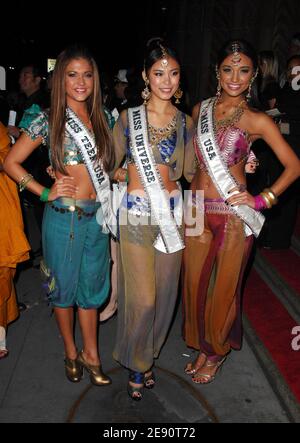 (L-R) Miss Teen USA Katie Blair, Miss Universe Riyo Mori und Miss USA Rachel Smith nehmen am 31. Oktober 2007 an der Halloween-Party Teil, die von Roberto und Eva Cavalli zum Wohle von Children in Crisis und dem Happy Hearts Fund in der Cipriani 42nd St in New York City, USA veranstaltet wird. Foto von Gregorio Binuya/ABACAUSA.COM (im Bild: Miss Teen USA, Katie Blair, Miss Universe, Riyo Mori, Miss USA, Rachel Smith) Stockfoto