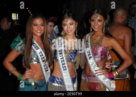 (L-R) Miss Teen USA Katie Blair, Miss Universe Riyo Mori und Miss USA Rachel Smith nehmen am 31. Oktober 2007 an der Halloween-Party Teil, die von Roberto und Eva Cavalli zum Wohle von Children in Crisis und dem Happy Hearts Fund in der Cipriani 42nd St in New York City, USA veranstaltet wird. Foto von Gregorio Binuya/ABACAUSA.COM (im Bild: Miss Teen USA, Katie Blair, Miss Universe, Riyo Mori, Miss USA, Rachel Smith) Stockfoto