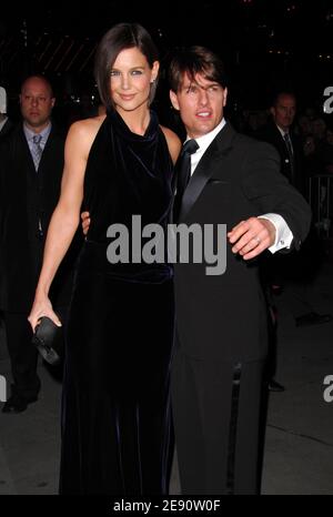 Die Hollywood-A-Listers Tom Cruise und Katie Holmes scheiden sich und beenden damit eine fünfjährige Ehe. Das Büro des berühmten Scheidungsanwalts Jonathan Wolfe bestätigte die Scheidung am 29. Juni 2012. "Das ist eine persönliche und private Angelegenheit", sagte er in einer Erklärung. Sie haben eine sechsjährige Tochter, Suri, und Cruise, 49, hat zwei Kinder aus seiner Ehe mit Nicole Kidman. Cruise heiratete Holmes, 33, seine dritte Frau, im November 2006 in einem italienischen Schloss. Datei Foto : Ehemann und Ehefrau Schauspieler Tom Cruise und Katie Holmes besuchen das Museum of the Moving Image Salute to Tom Cruise in Cipriani 42n statt Stockfoto