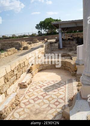 Geometrisches Mustermosaik in Caesarea archäologische Stätte Stockfoto