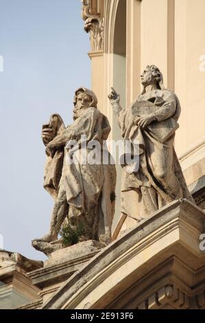 Fassade der Kirche Santa Maria di Loreto in Rom, Italien Stockfoto