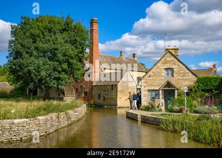 Alte Wassermühle in Lower Slaughter, einem Dorf in Cotswolds, England, Großbritannien Stockfoto