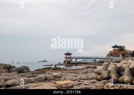 Yeonggeumjeong Koreanischer traditioneller Pavillon und Meer in Sokcho, Korea Stockfoto