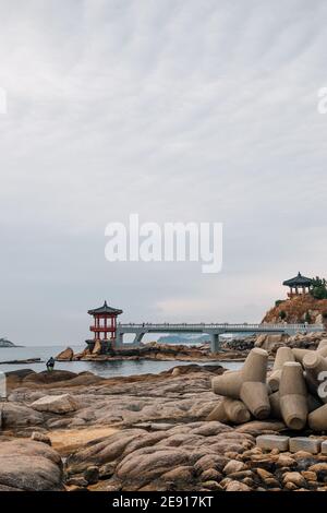 Yeonggeumjeong Koreanischer traditioneller Pavillon und Meer in Sokcho, Korea Stockfoto