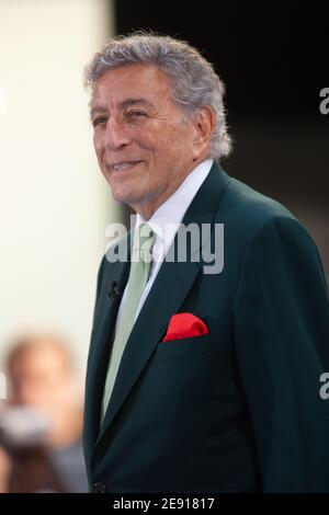 Sänger Tony Bennett tritt während Katie Courics letztem Auftritt auf dem NBC's 'Today' Mittwoch, 31. Mai 2006 in New York auf. Stockfoto