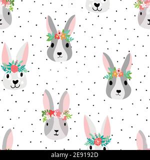Nahtloses Muster niedlichen Hasen tragen Blumenkronen auf einem weißen Hintergrund mit schwarzen Flecken. Kaninchen Gesichter mit floralen Elementen. Vektorgrafik. Cu Stock Vektor