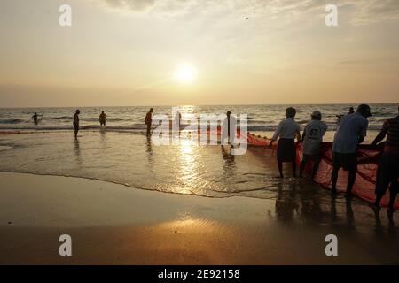 Udupi,Karnataka, Indien - Dezember 6,2020 : das Leben am Ufer Geschichten der Fischer Stockfoto
