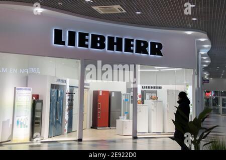 Tjumen, Russland-31. Januar 2021: Liebherr ist einer der größten Hersteller von Baumaschinen in der Welt. Stockfoto