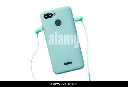 Digitales Telefon Azure mit Körperschutz und blauen Kopfhörern isoliert Auf weißem Hintergrund Stockfoto